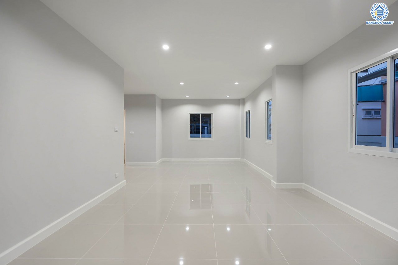 บ้านมือสองตกแต่งใหม่ ม.เพชรวัฒนะ เลียบคลองประปา บ้านเดี่ยวเนื้อที่ 50 ตร.ว. ฟังก์ชันพร้อม 3 ห้องนอน 3 ห้องน้ำ จอดรถได้ 2 คัน บนทำเลเชื่อมต่อแจ้งวัฒนะ, ถนนศรีสมาน, ถนนสรงประภา เดินทางสะดวก ใกล้ทางด่วน "อุตราภิมุข" และรถไฟฟ้าสายสีแดง "สถานีหลักสี่"